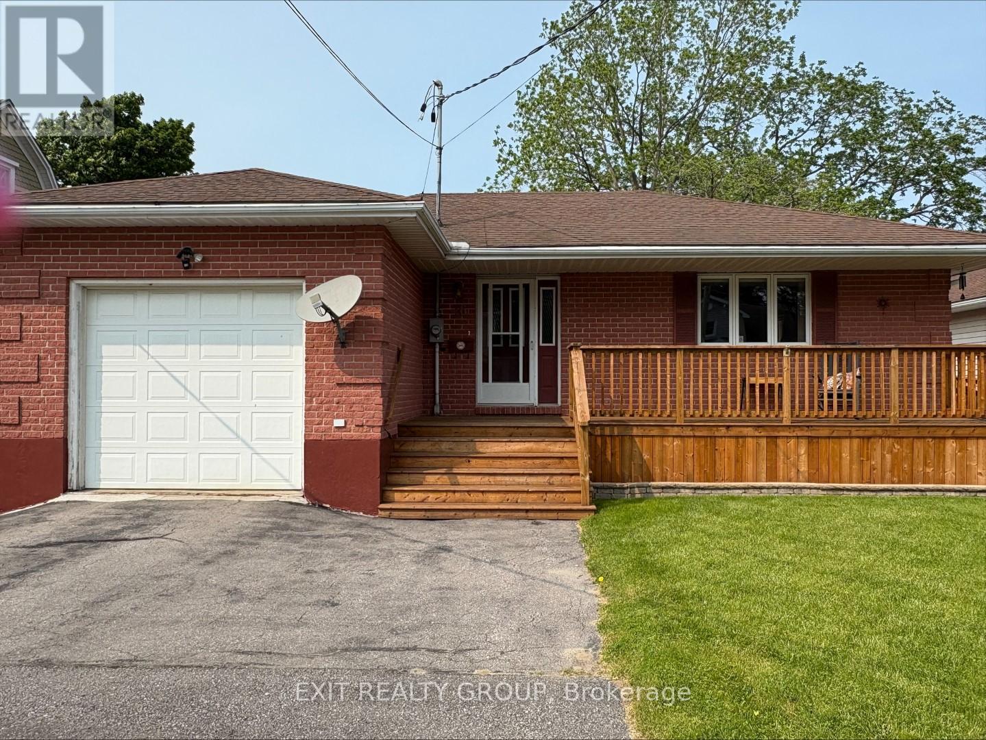 16 Maple Ave, Prince Edward County Picton Ward, ON K0K 2T0