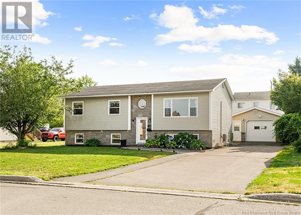 54 Castle, Moncton, NB E1A 6M1