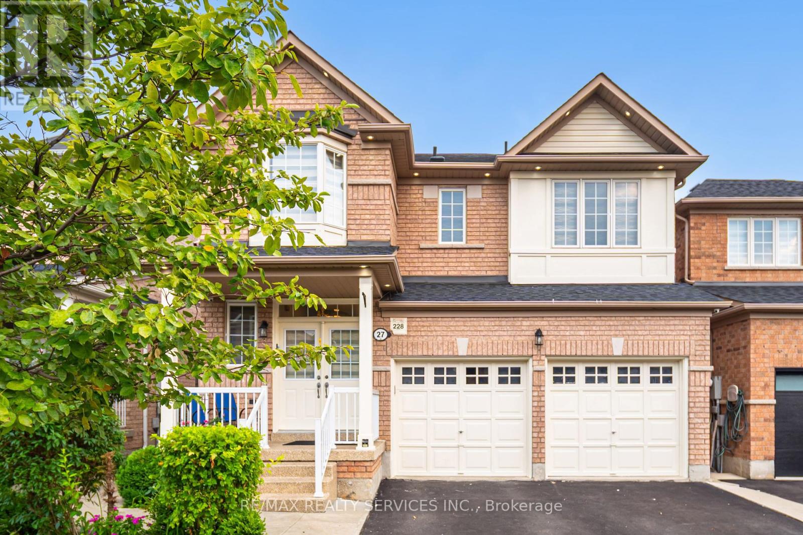 27 Hardgate Cres, Brampton Northwest Sandalwood Parkway, ON L7A 3V7