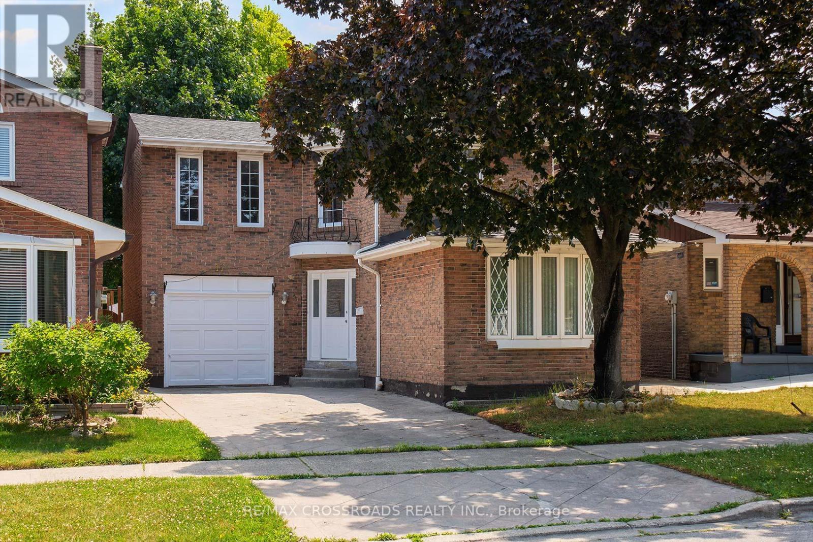 17 Brownridge Cres, Toronto West Humber-clairville, ON M9V 4M5
