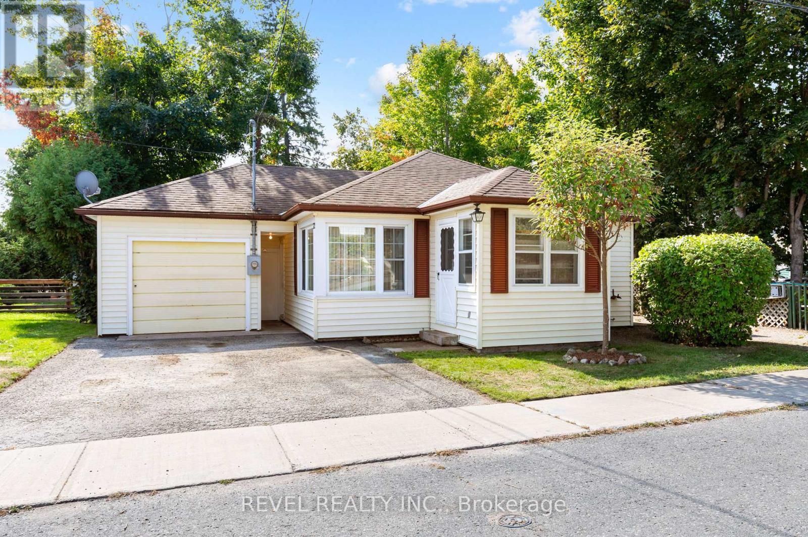72 King St W, Kawartha Lakes, ON K0M 1A0