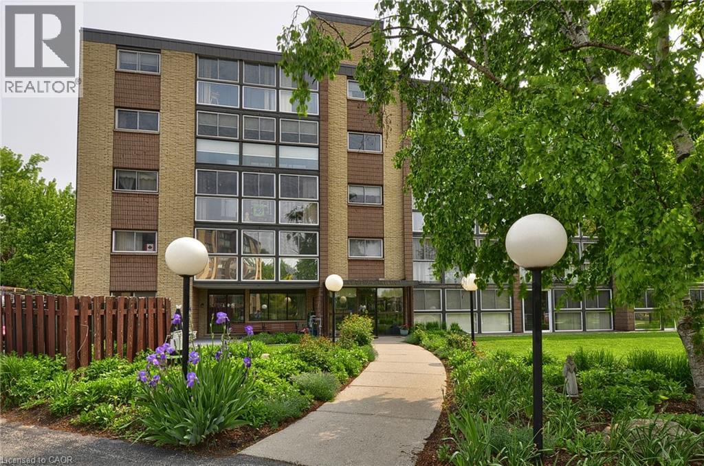 400 Champlain Boulevard Unit 404, Cambridge, ON N1R 7J6