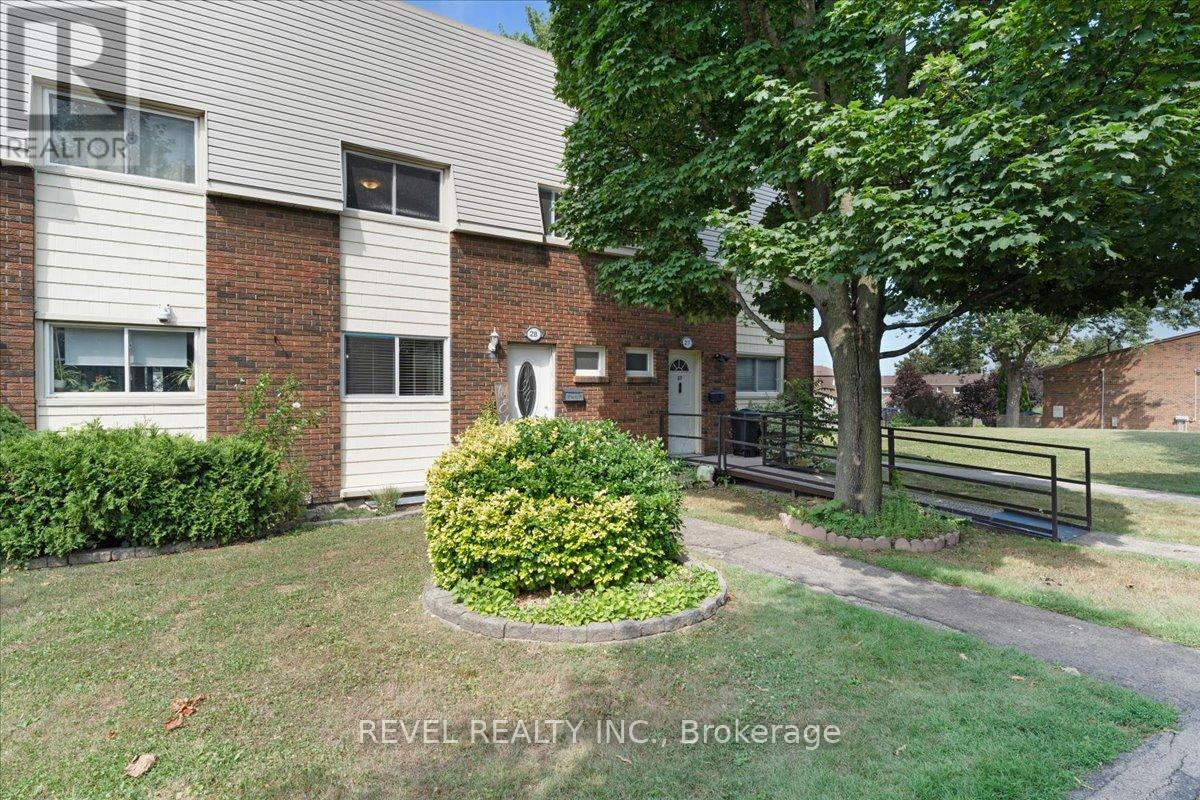 28 Unit 30 Regent Ave #a, Hamilton, ON L9B 1R6