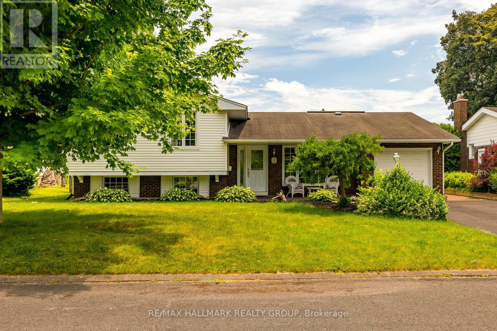 12 Ancona Cres, Ottawa, ON K2G 0N8