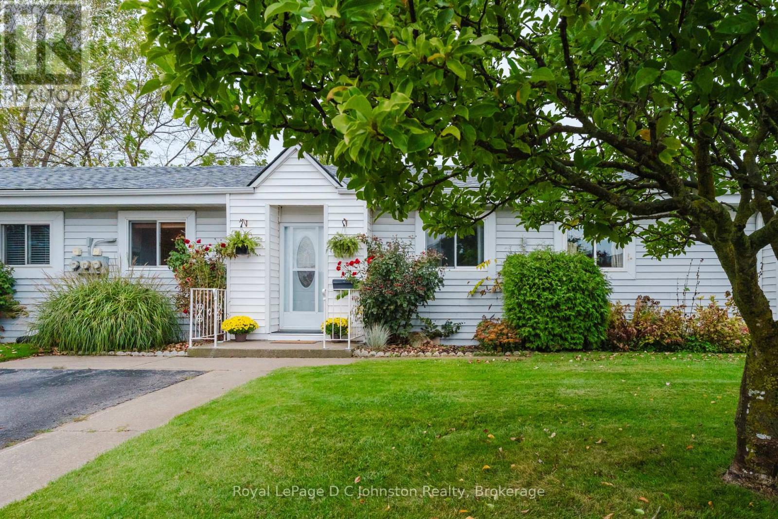 38 303 Waterloo St, Saugeen Shores, ON N0H 2C1