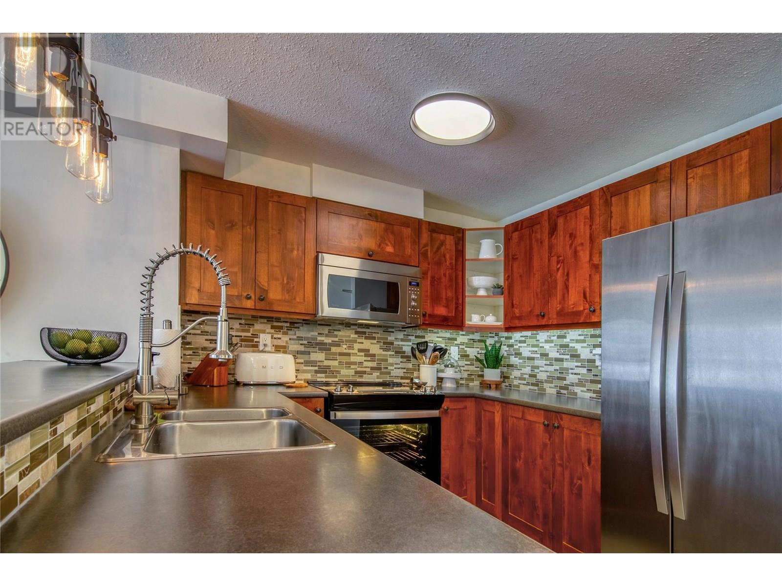 2070 Summit Drive Unit 307, Panorama, BC V0A 1T0