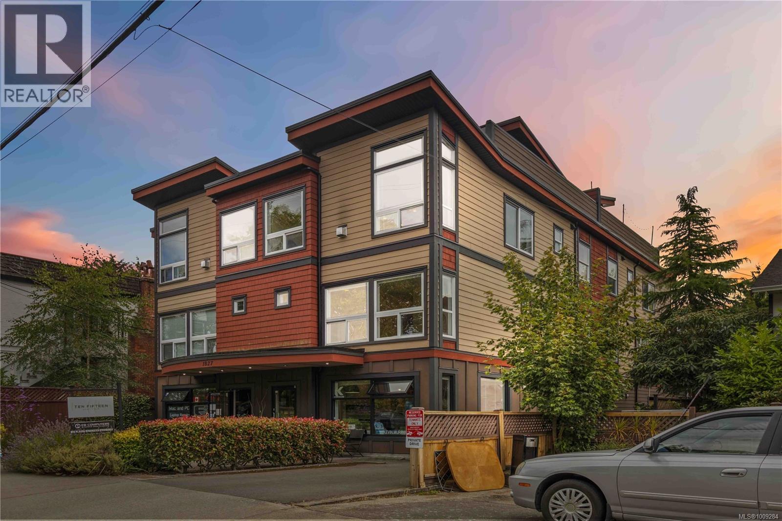 1827 Fairfield Rd Unit 4 Rd, Victoria, BC V8S 1G9