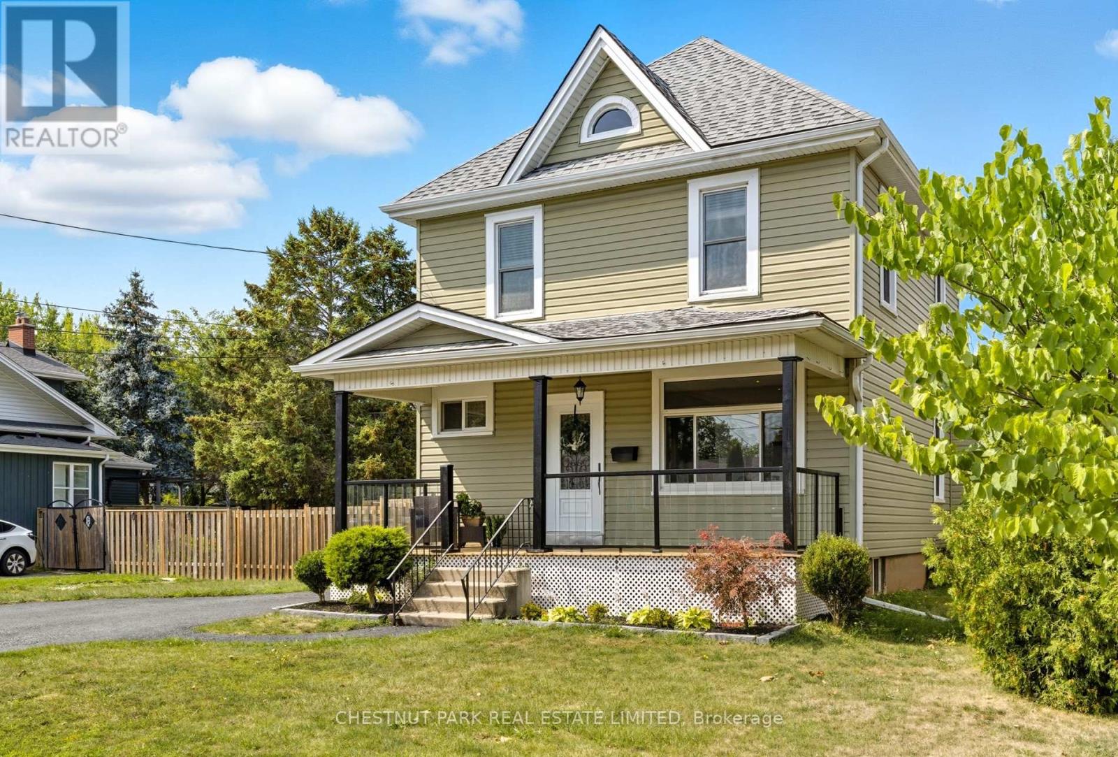 11 Fairview Rd, Grimsby, ON L3M 3L1