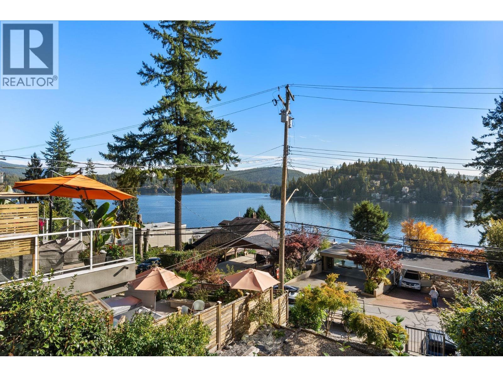 2717 Panorama Dr, North Vancouver, BC V7G 1V7