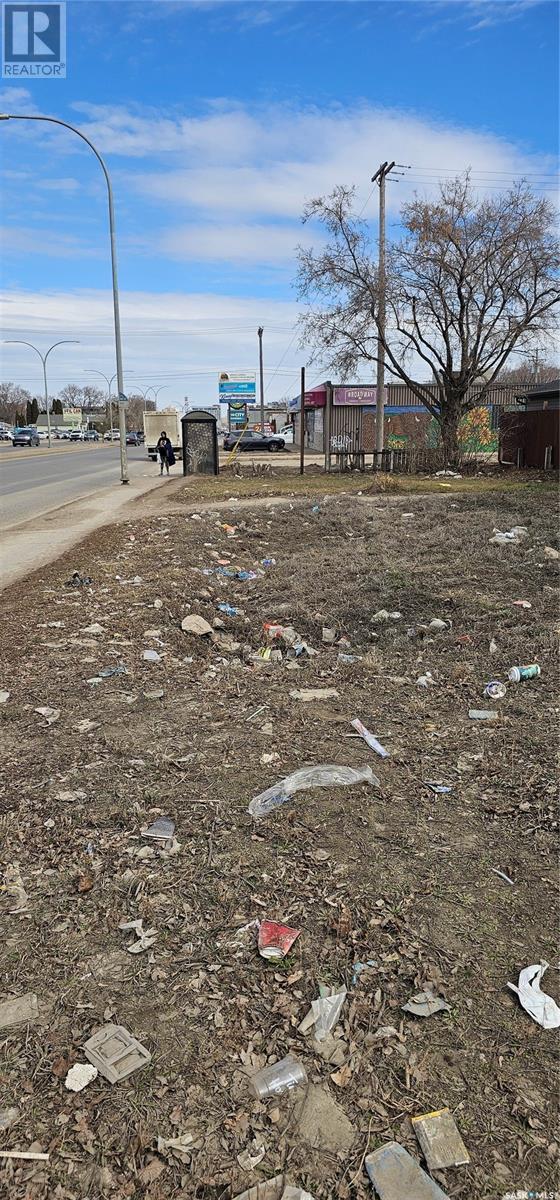 102 M Ave S, Saskatoon, SK S7M 2K2