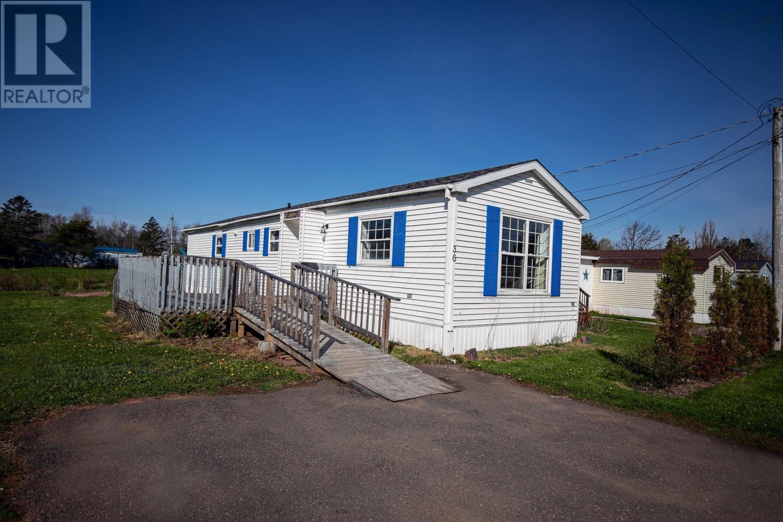 36 Kent Dr, Amherst, NS B4H 4L3
