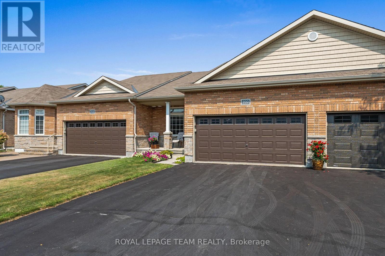 920 Burwash Landing Bay, Ottawa, ON K2W 0C8