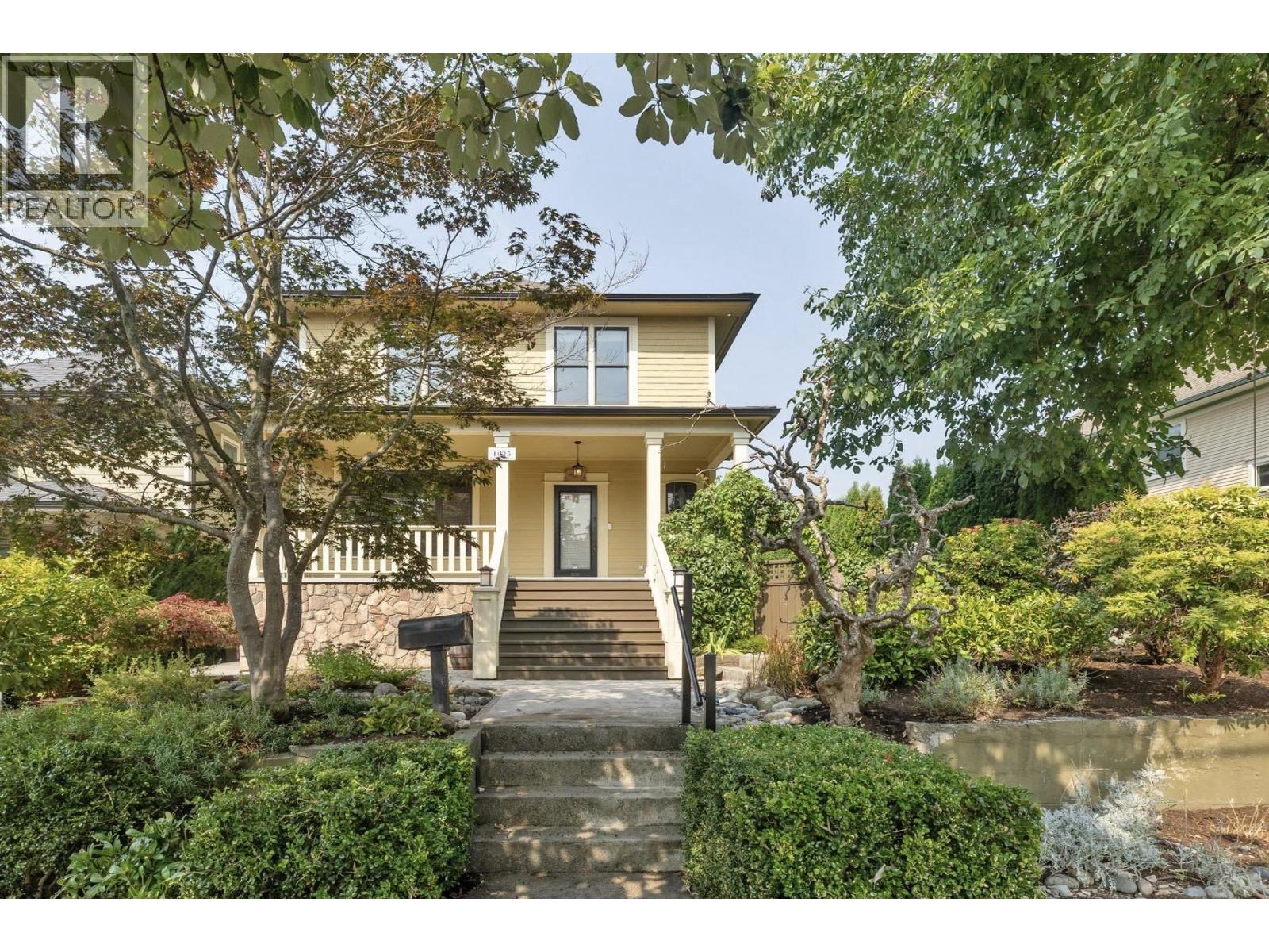 1025 Hamilton St, New Westminster, BC V3M 2M8