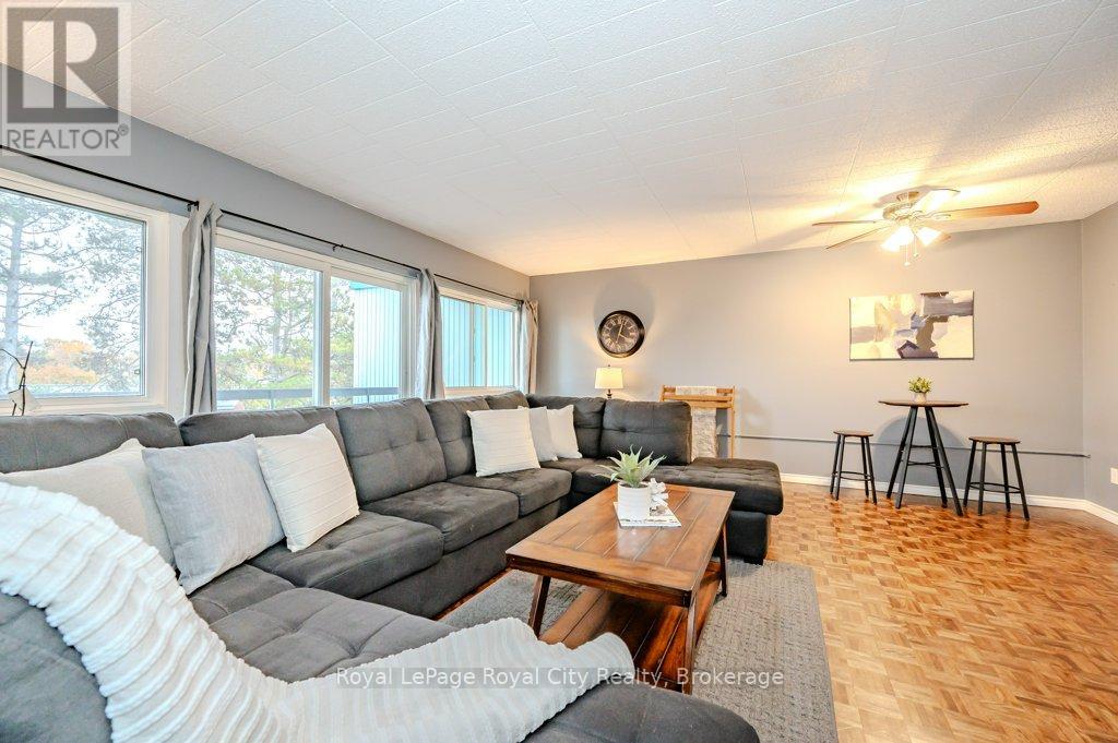 511 105 Conroy Cres, Guelph, ON N1G 2V5