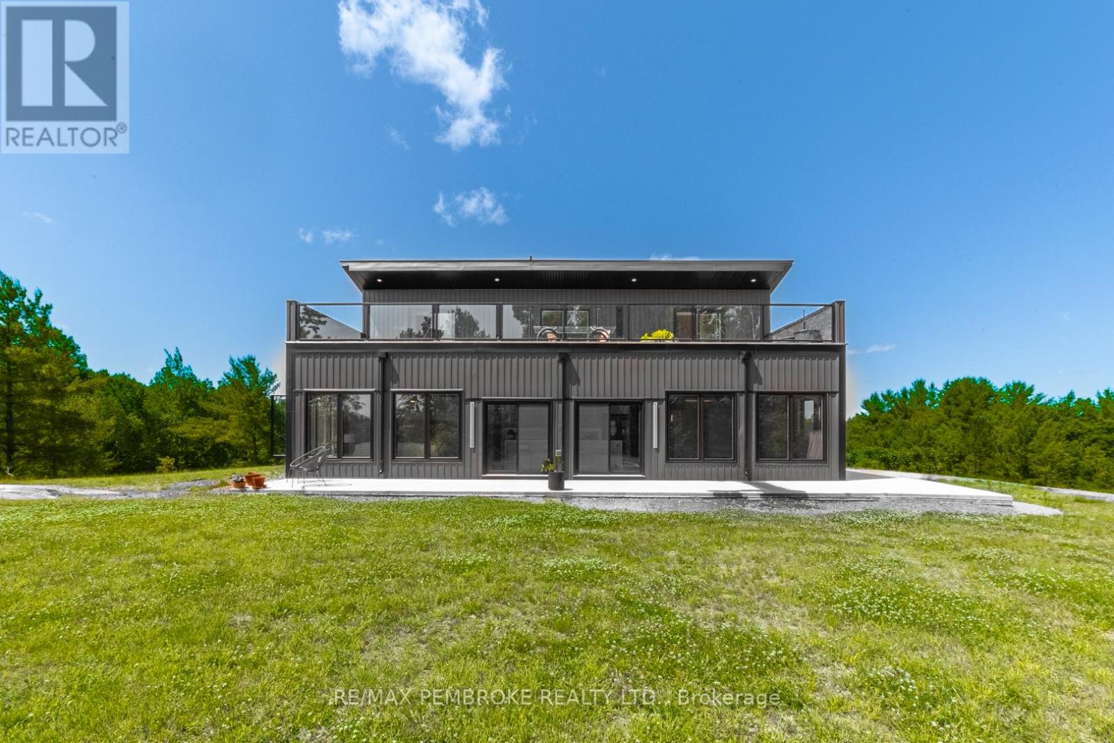 102 Rantz Rd, Petawawa, ON K8H 2W8