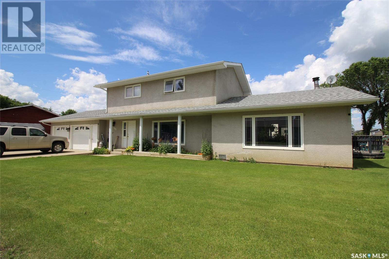 4th Avenue E Unit 405, Shaunavon, SK S0N 2M0