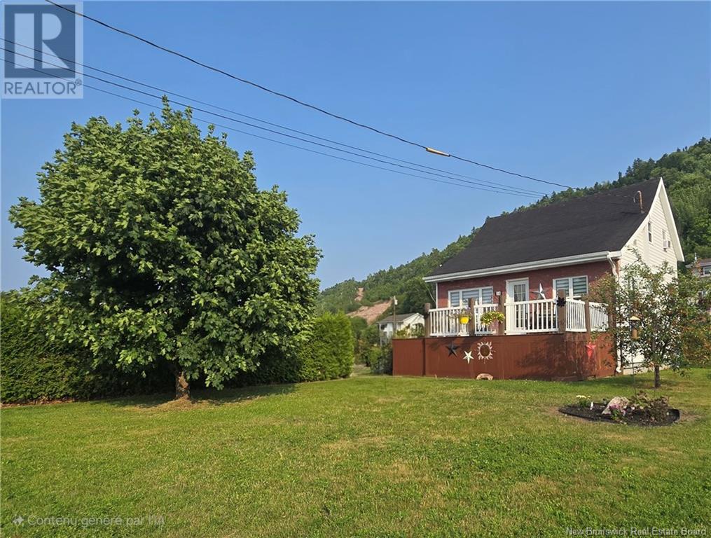 38 Sunset Dr, Campbellton, NB E3N 1S8