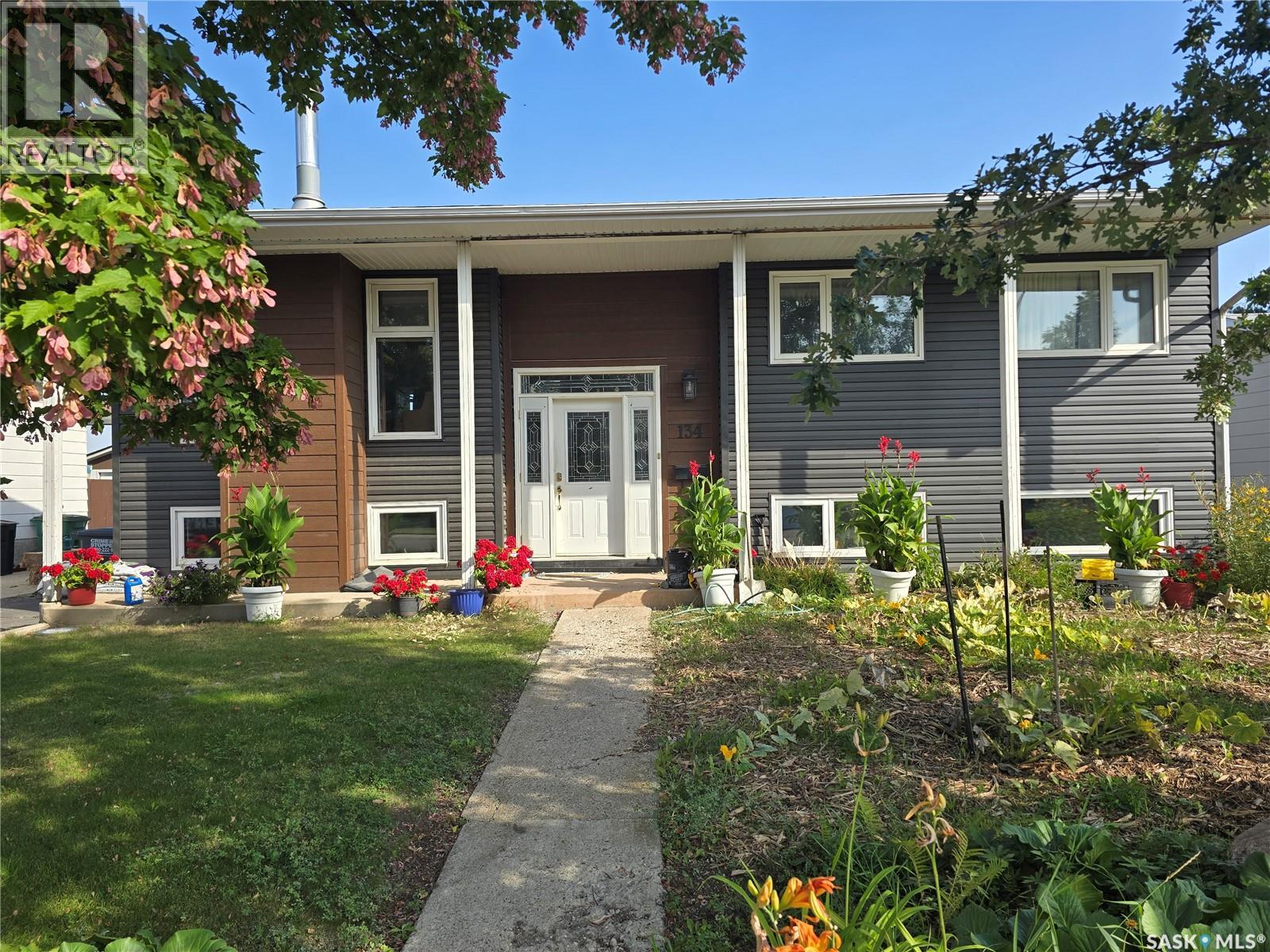 134 Heise Cres, Saskatoon, SK S7M 4V3