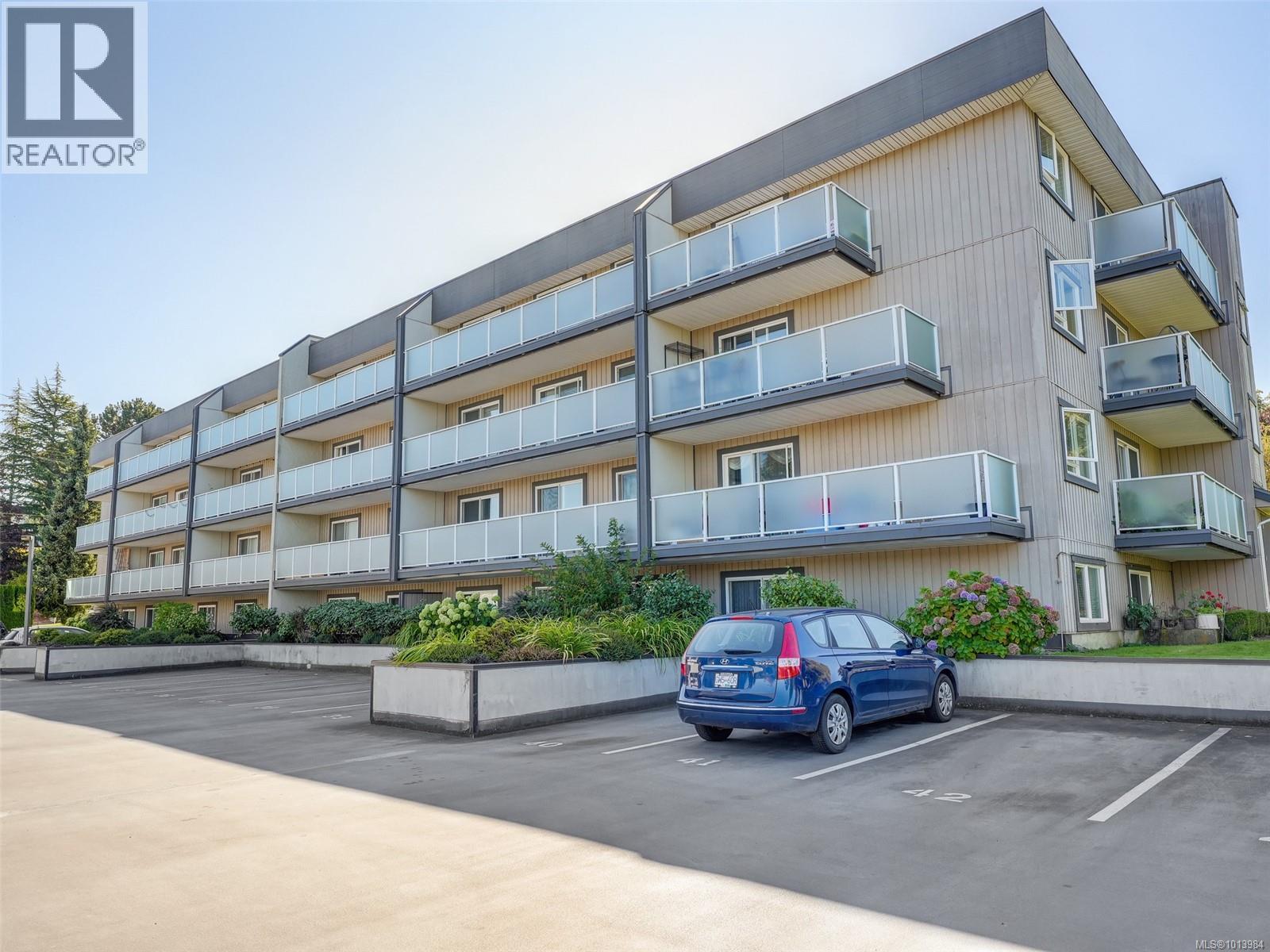 3240 Glasgow Ave Unit 301 Ave, Saanich, BC V8X 1M2