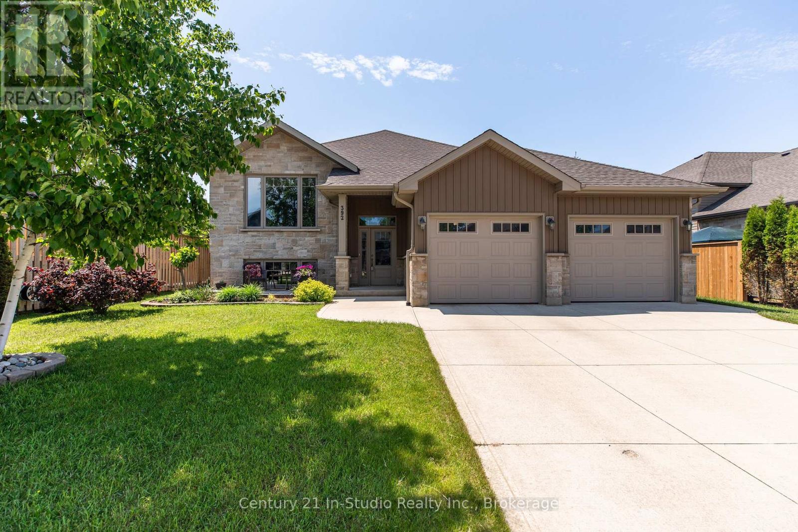 392 Peirson Ave, Saugeen Shores, ON N0H 2C1