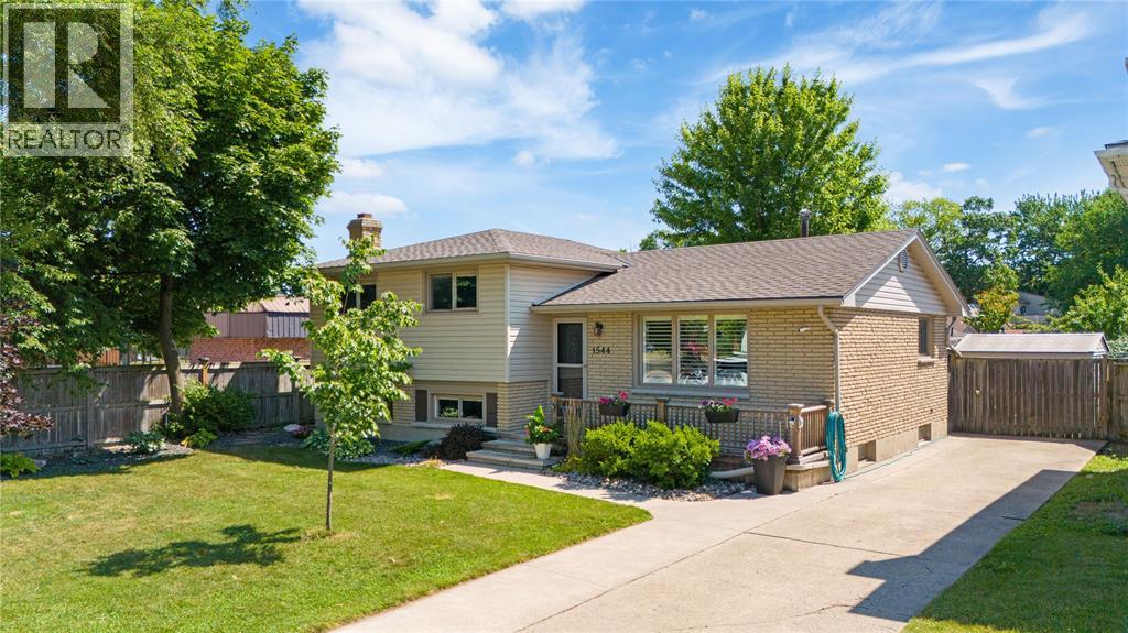 1544 Colborne Rd, Sarnia, ON N7V 3M4