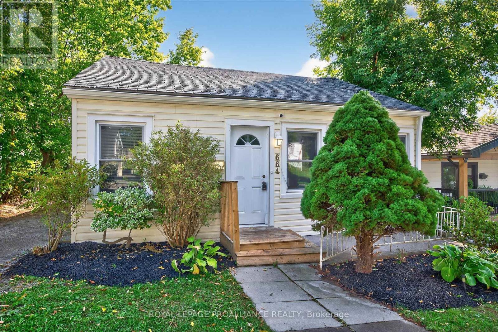 664 Gilchrist St Ward 5 St, Peterborough, ON K9H 4P3