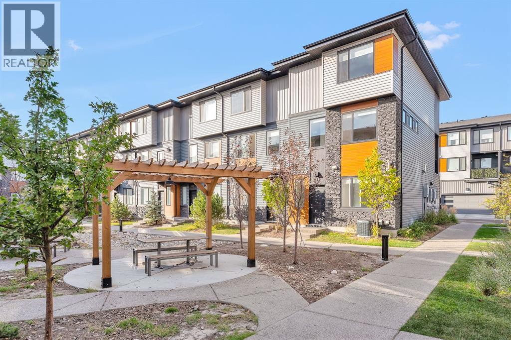 316 Corner Glen Cir NE, Calgary, AB T3N 2E1