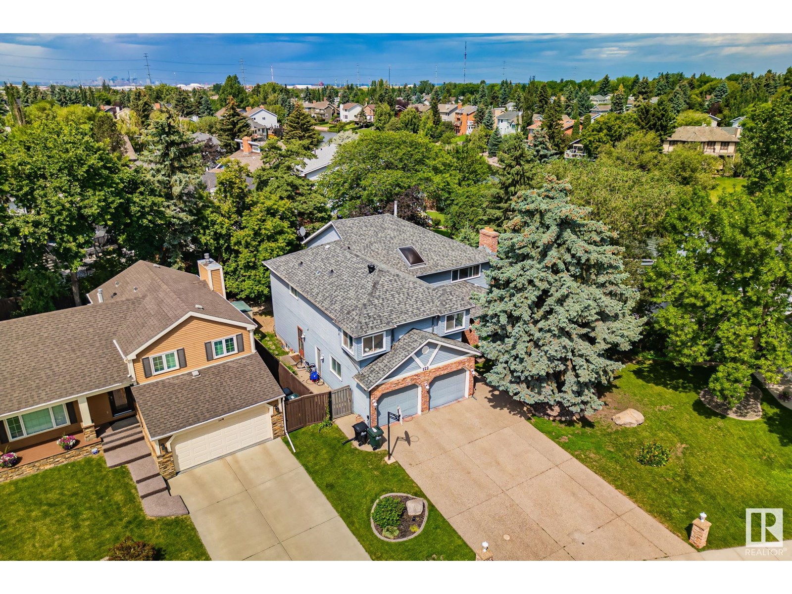 122 Village Do, Sherwood Park, AB T8A 4L6