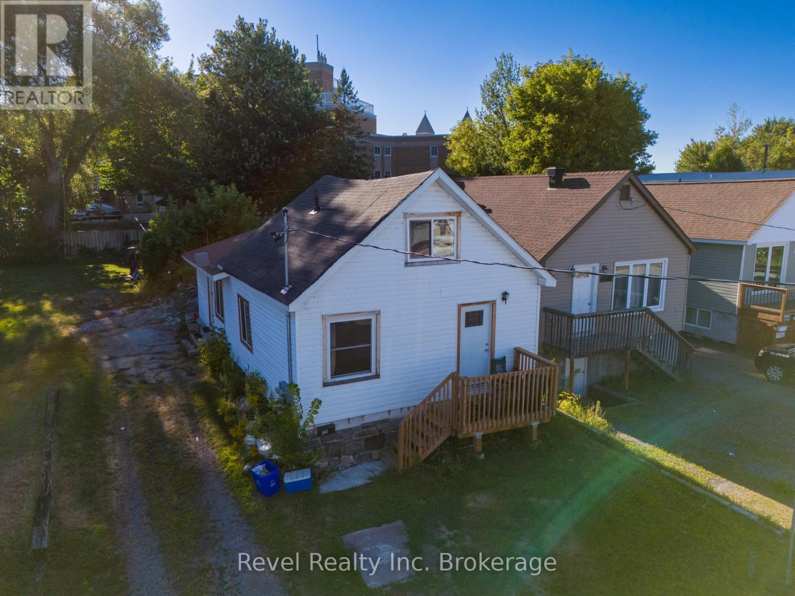 243 Princess St E, North Bay, ON P1B 1R1