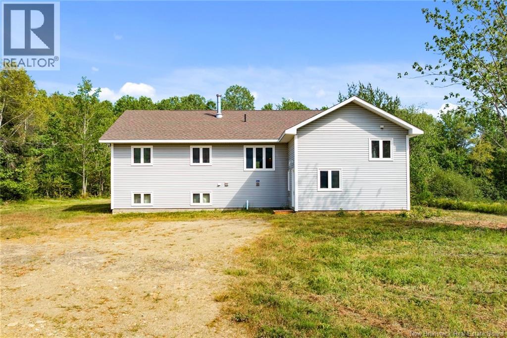 912 Pleasant Dr, Minto, NB E4B 2V5