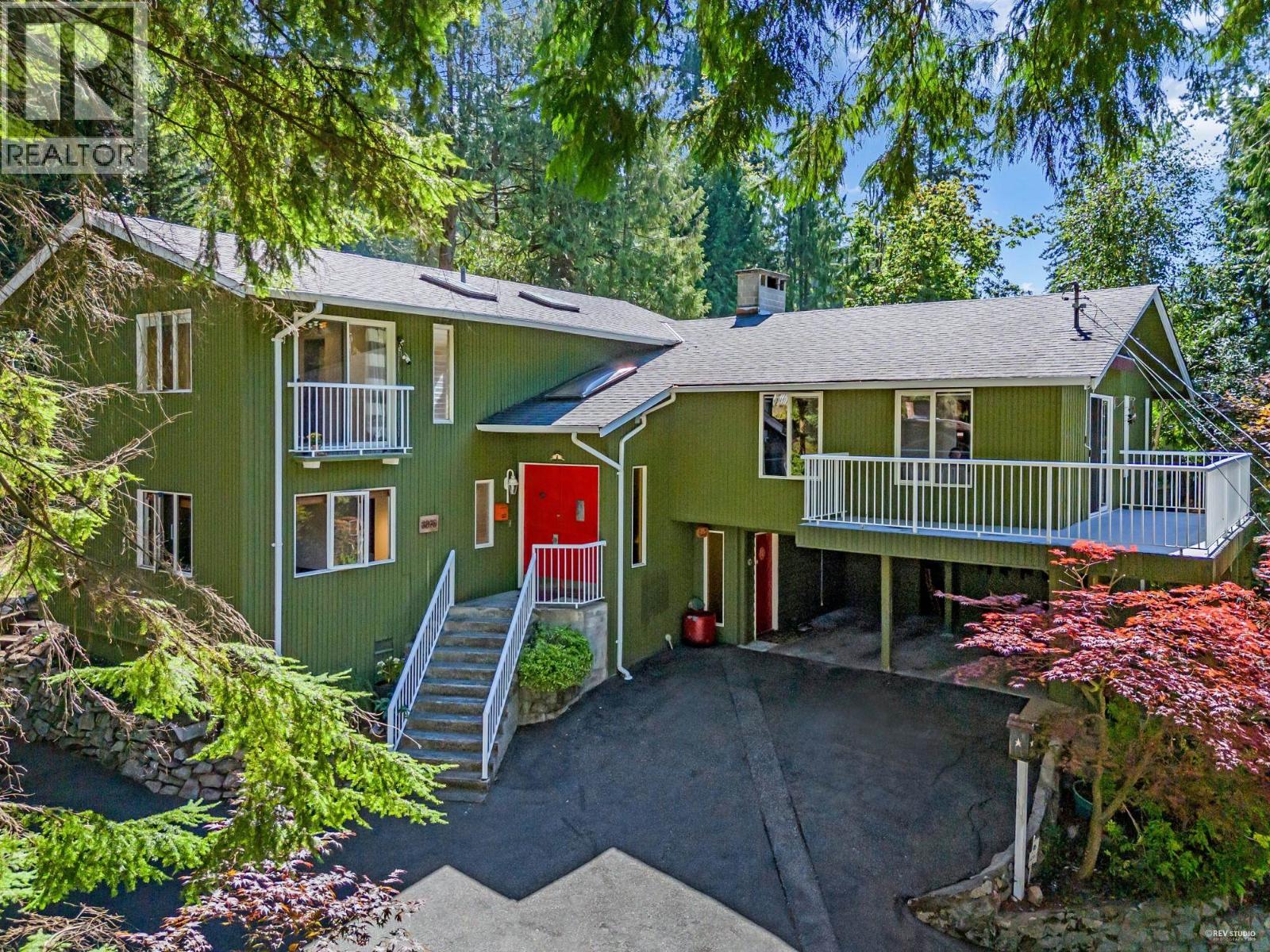 3845 Bayridge Ave, West Vancouver, BC V7V 3J3
