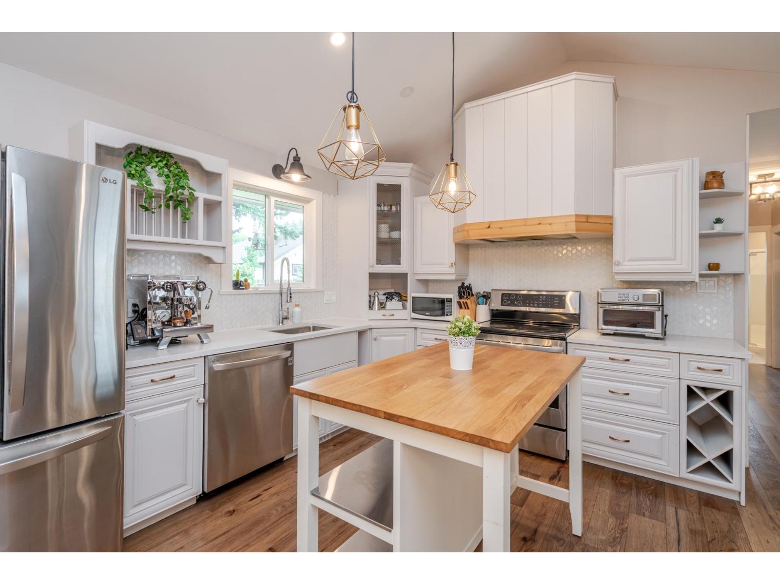33986 Walnut Ave, Abbotsford, BC V2S 2S5