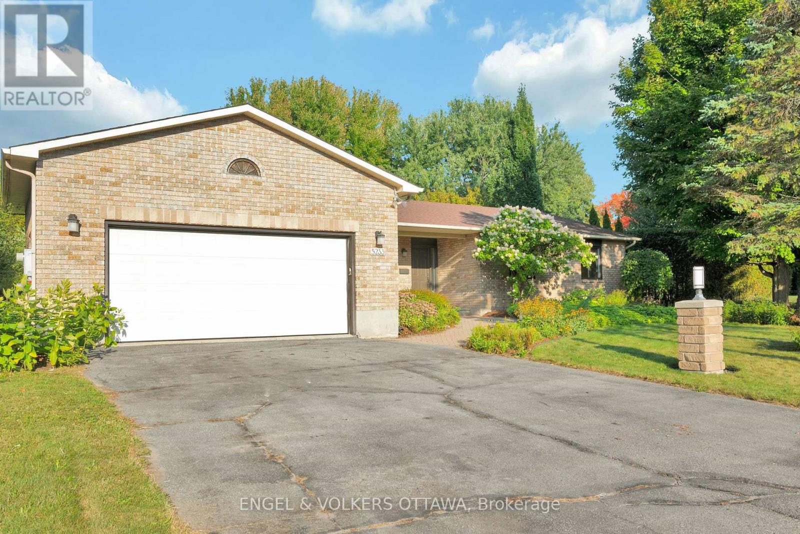 5233 Mclean Cres, Ottawa, ON K4M 1G1