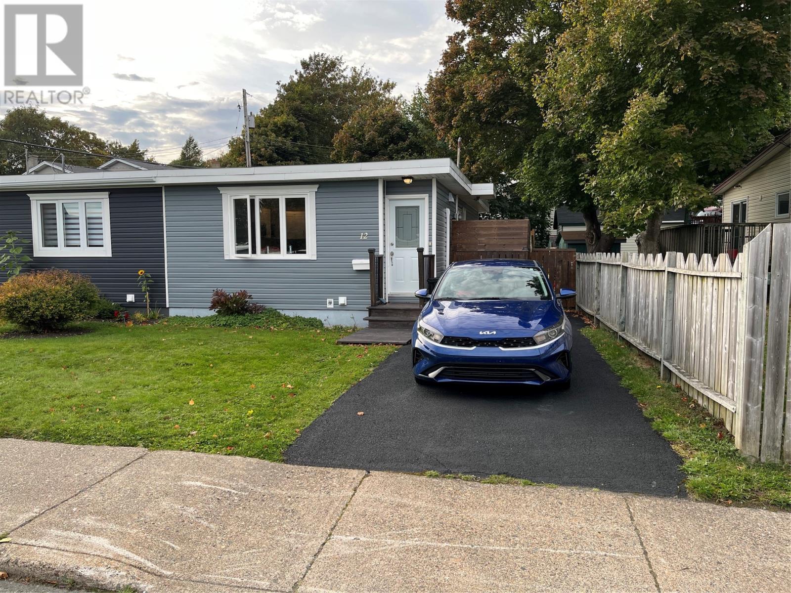 12 Ferryland St E, St. John's, NL A1Z 2L2