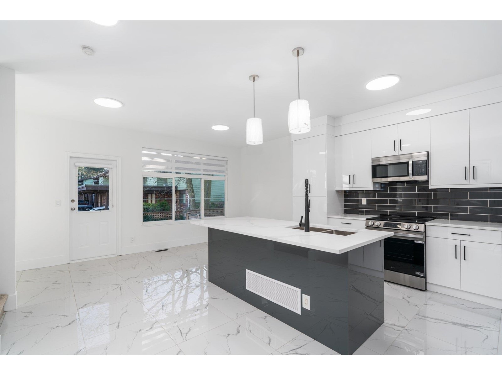 7518 138 Street Unit 27, Surrey, BC V3W 1S1
