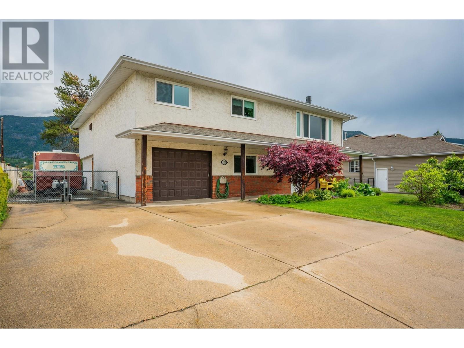 1923 Riverside Cres, Castlegar, BC V1N 3W5
