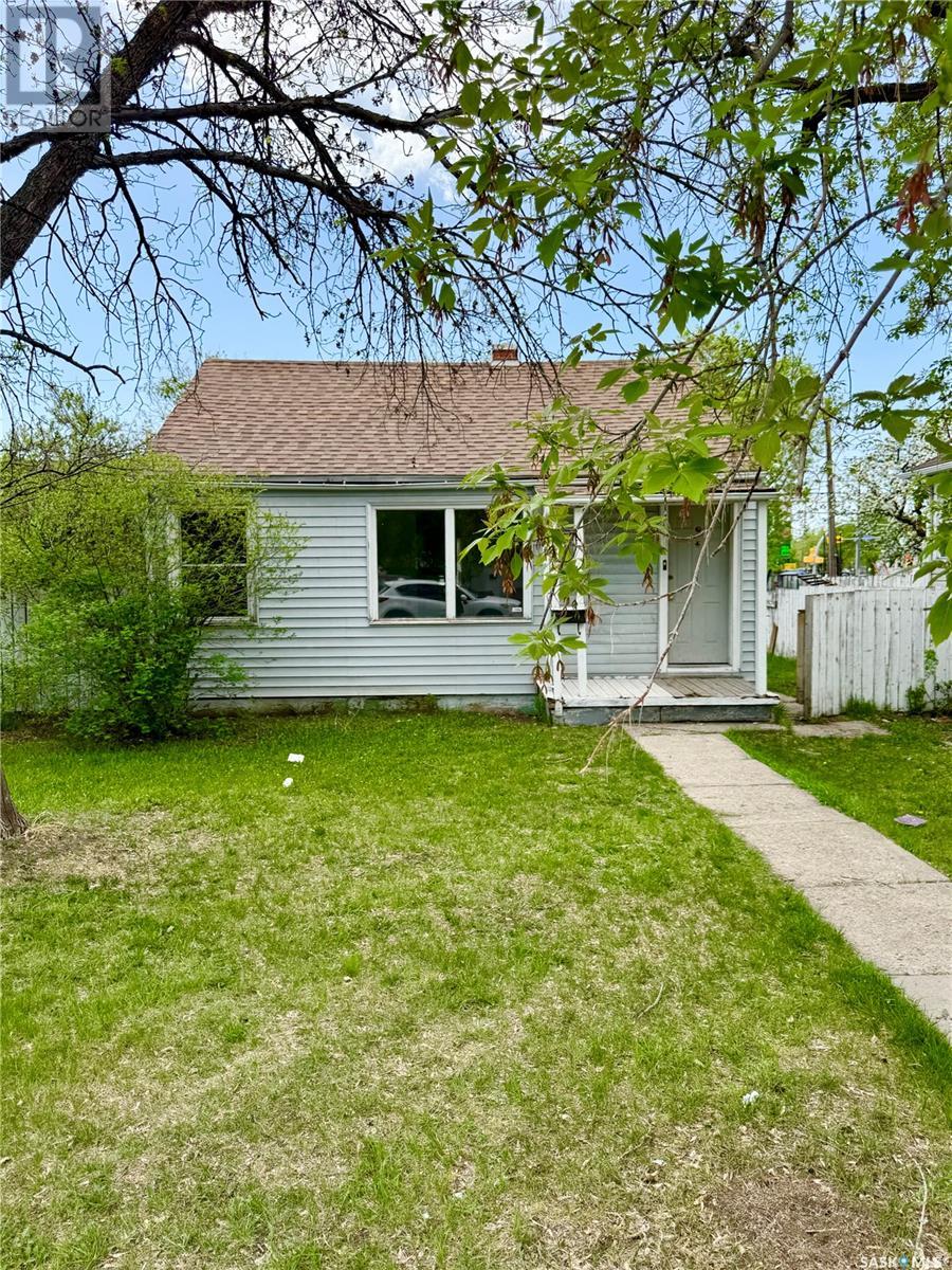 1002 Wascana St, Regina, SK S4T 4H7