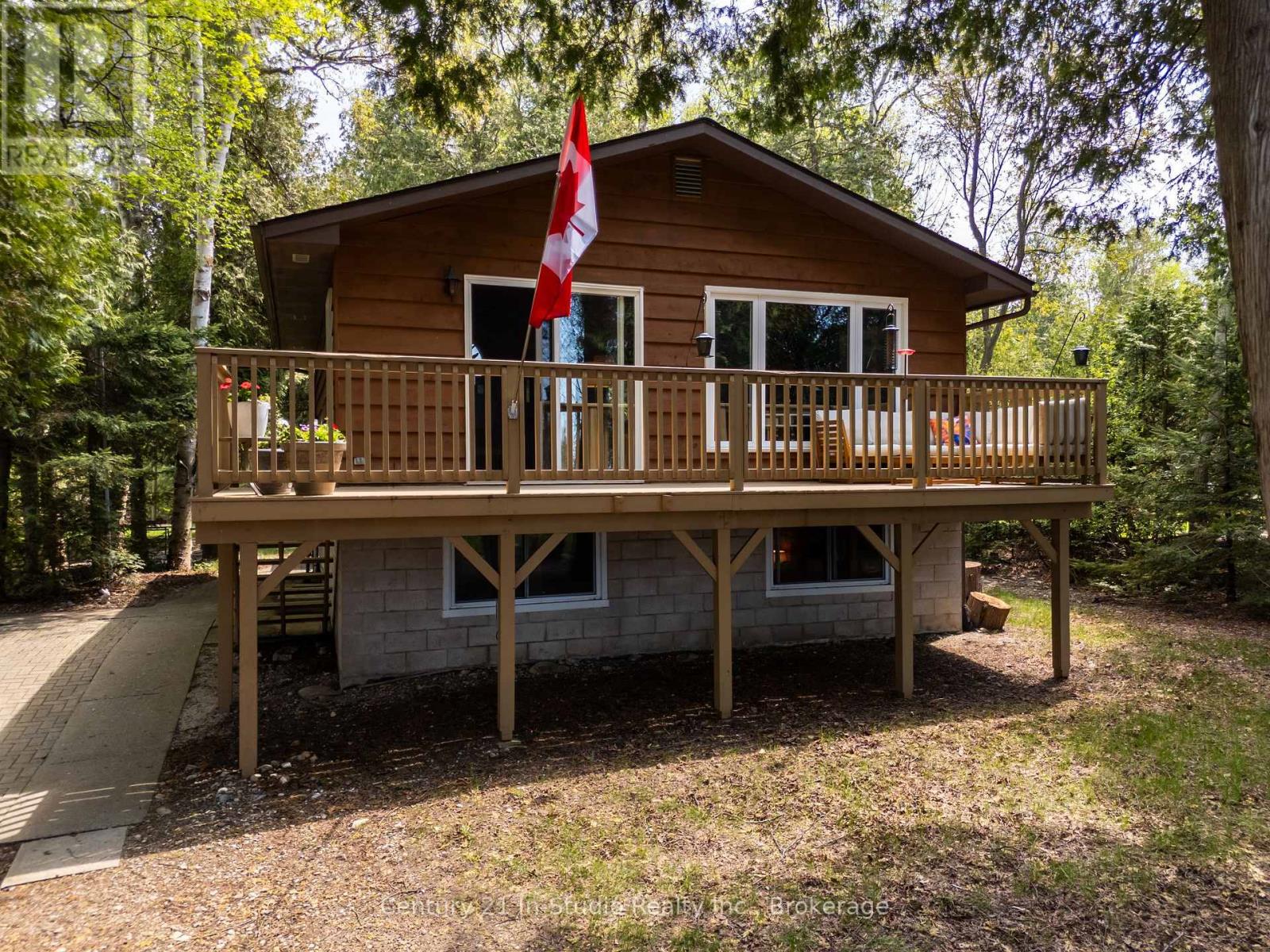 24 Miramichi Bay Rd, Saugeen Shores, ON N0H 2C6