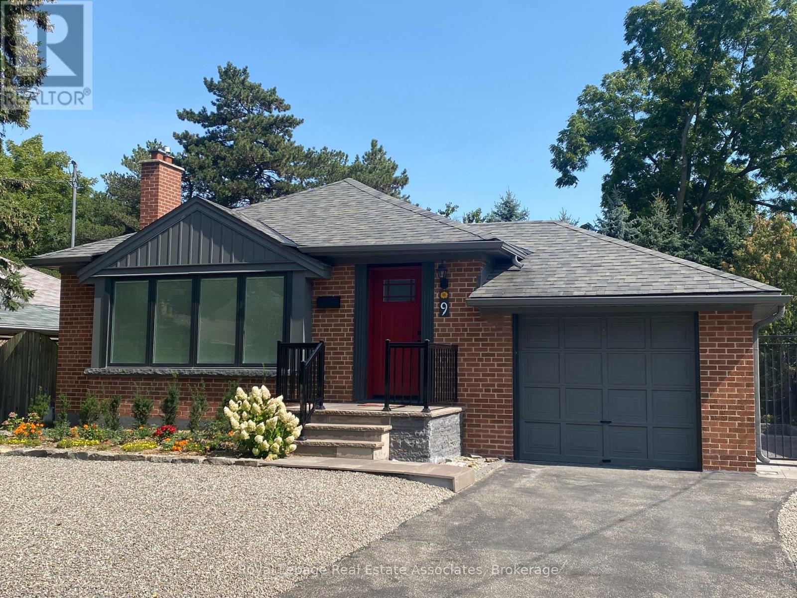 9 Sevenoaks Ave, Toronto, ON M8Z 3P6
