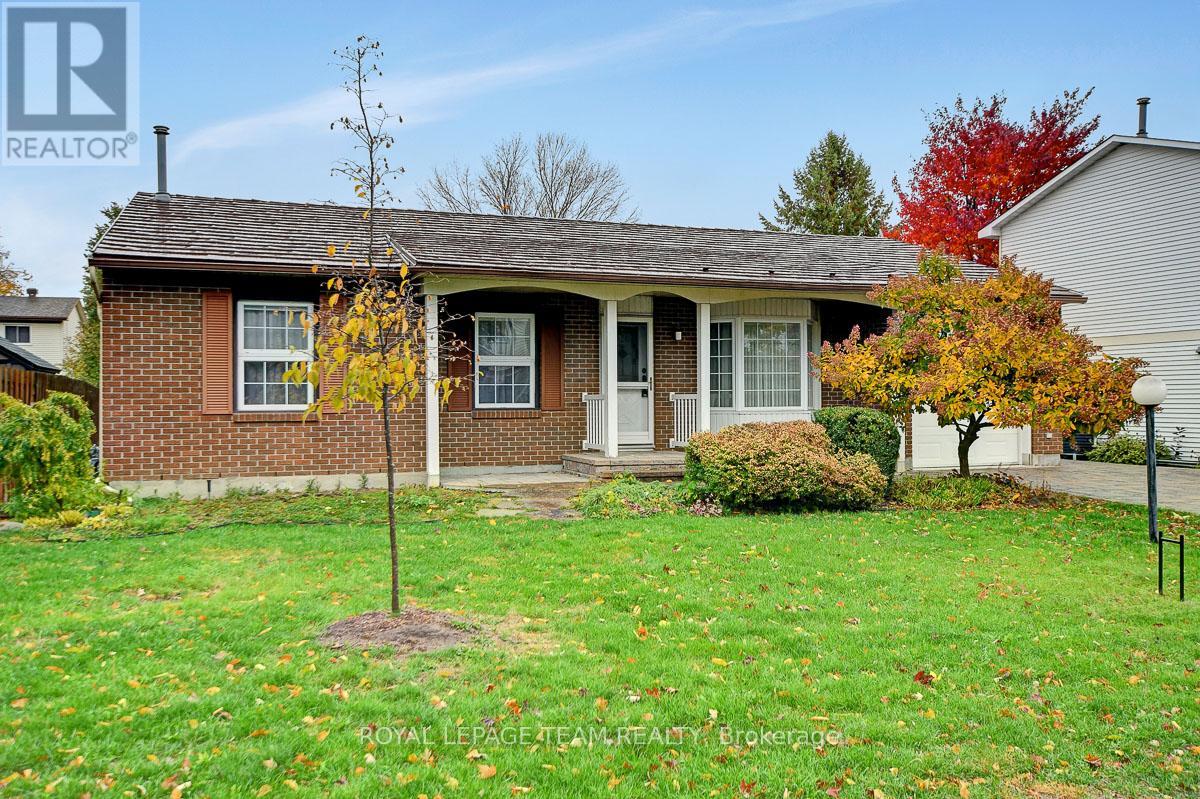 16 Barnstable Dr, Ottawa, ON K2J 1Z6