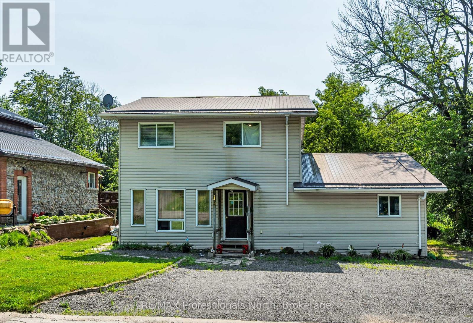 19 Henry St, Huntsville, ON P1H 1V5