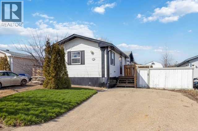 540 Mckinlay Cres, Fort Mcmurray, AB T9K 2R6