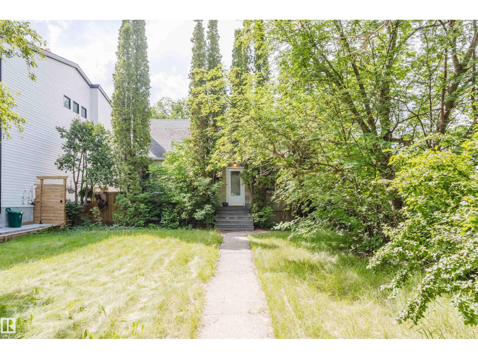 112 St Nw Unit 7230, Edmonton, AB T6G 1J3