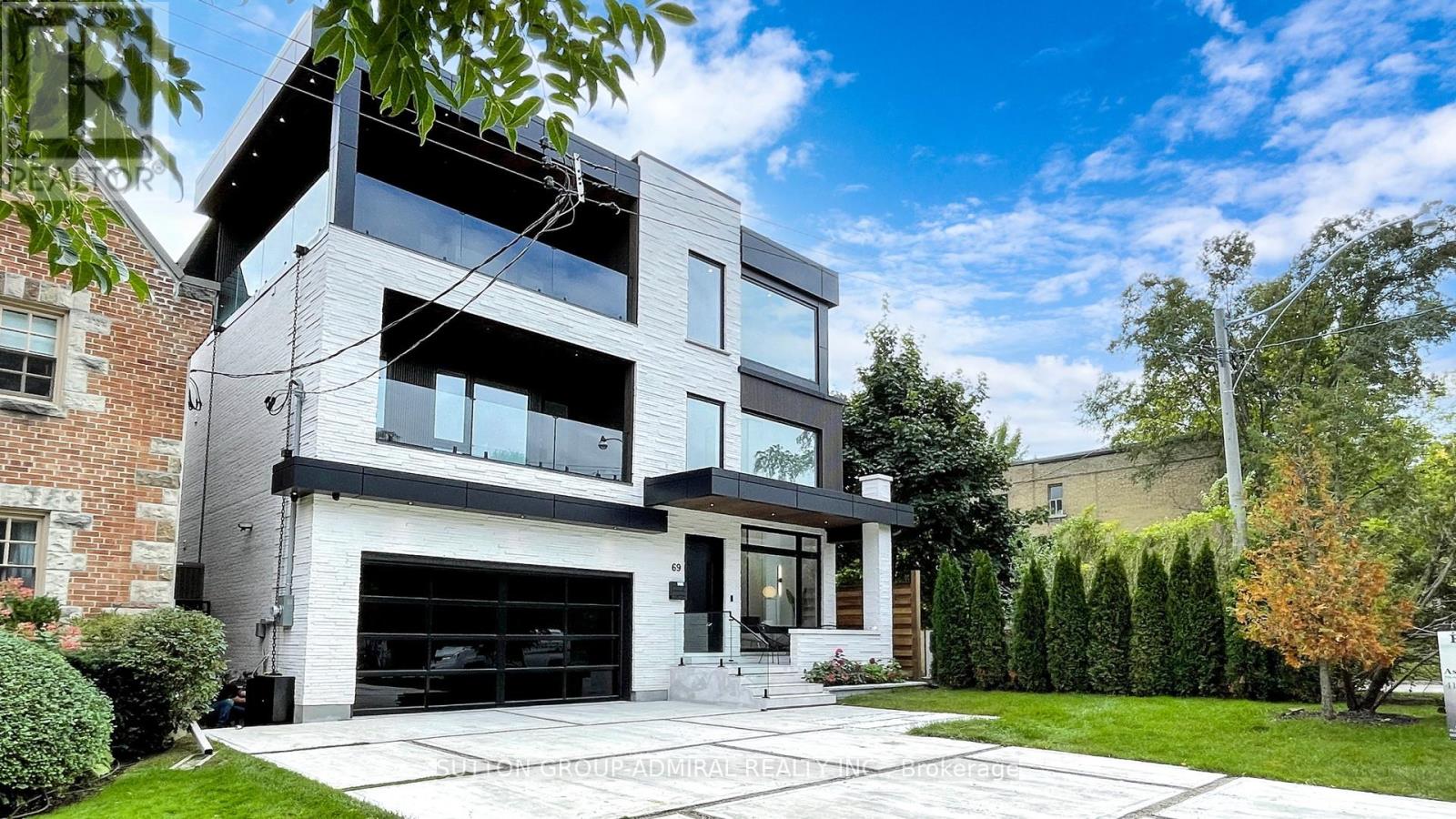 69 Elderwood Dr, Toronto, ON M5P 1X5