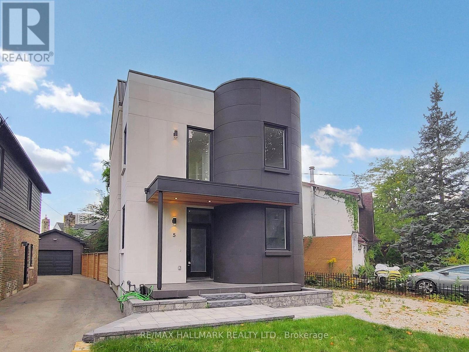 5 Wadsworth Blvd, Toronto, ON M9N 2G3