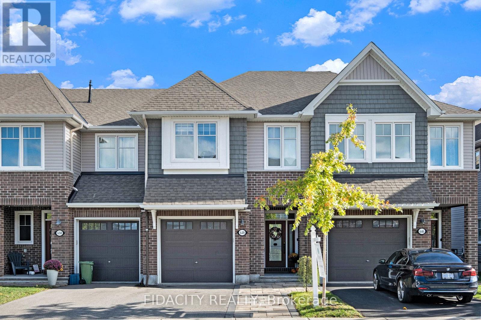 648 Vivera Pl, Ottawa, ON K2S 2N1