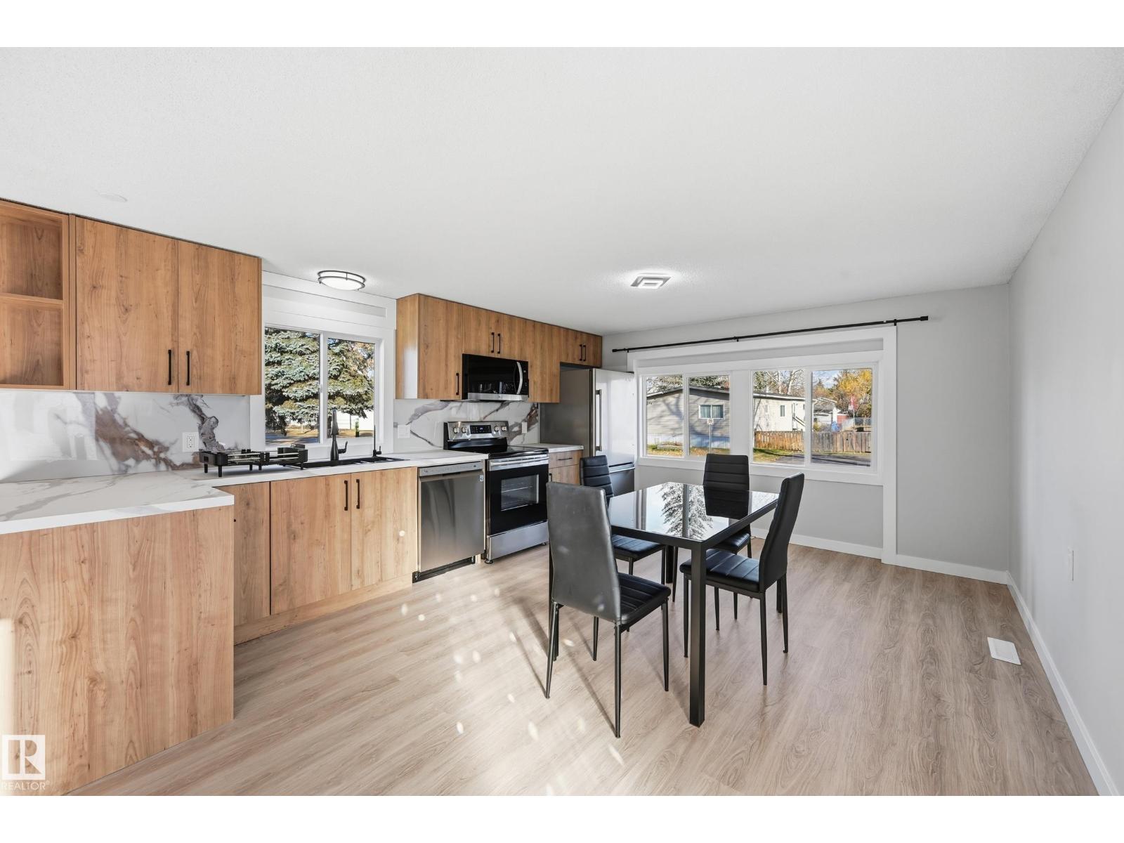 2 Cliff Cr NW, Edmonton, AB T6P 1B6