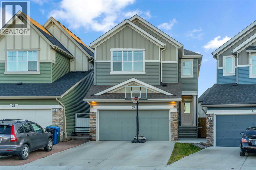 39 Savanna Way NE, Calgary, AB T3J 0Y8