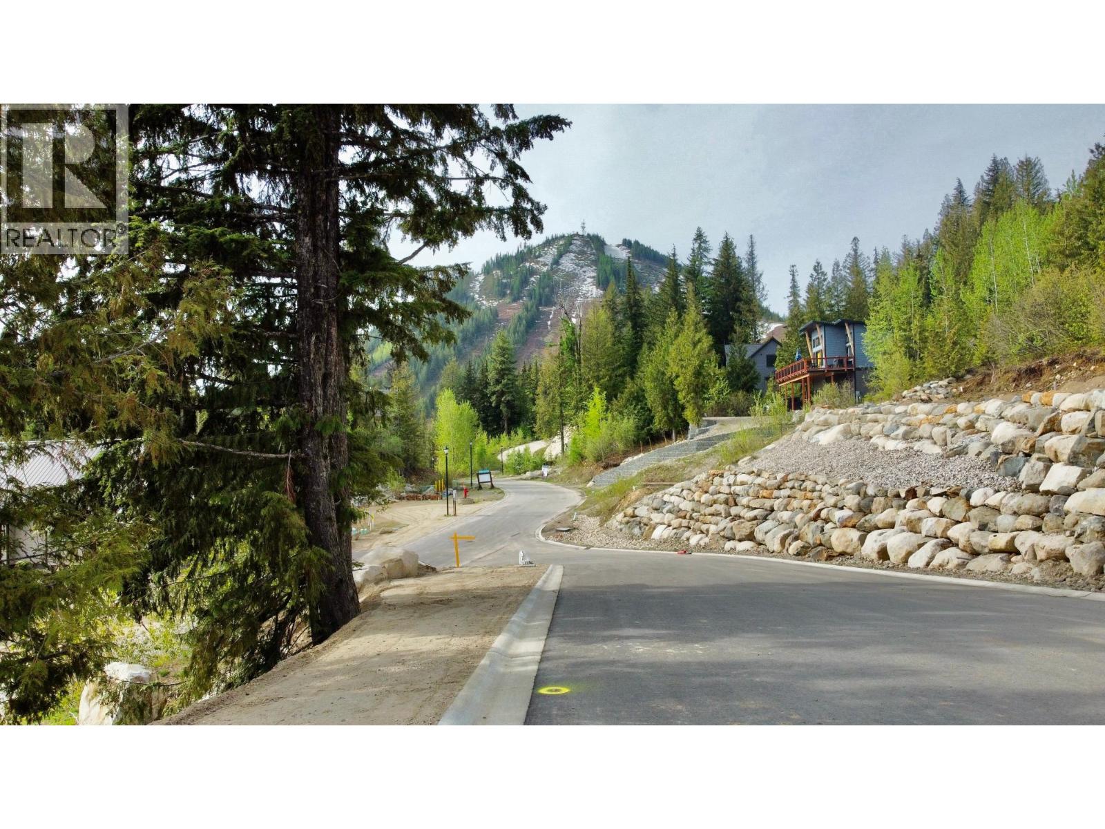 104 Topping Ter, Rossland, BC V0G 1Y0