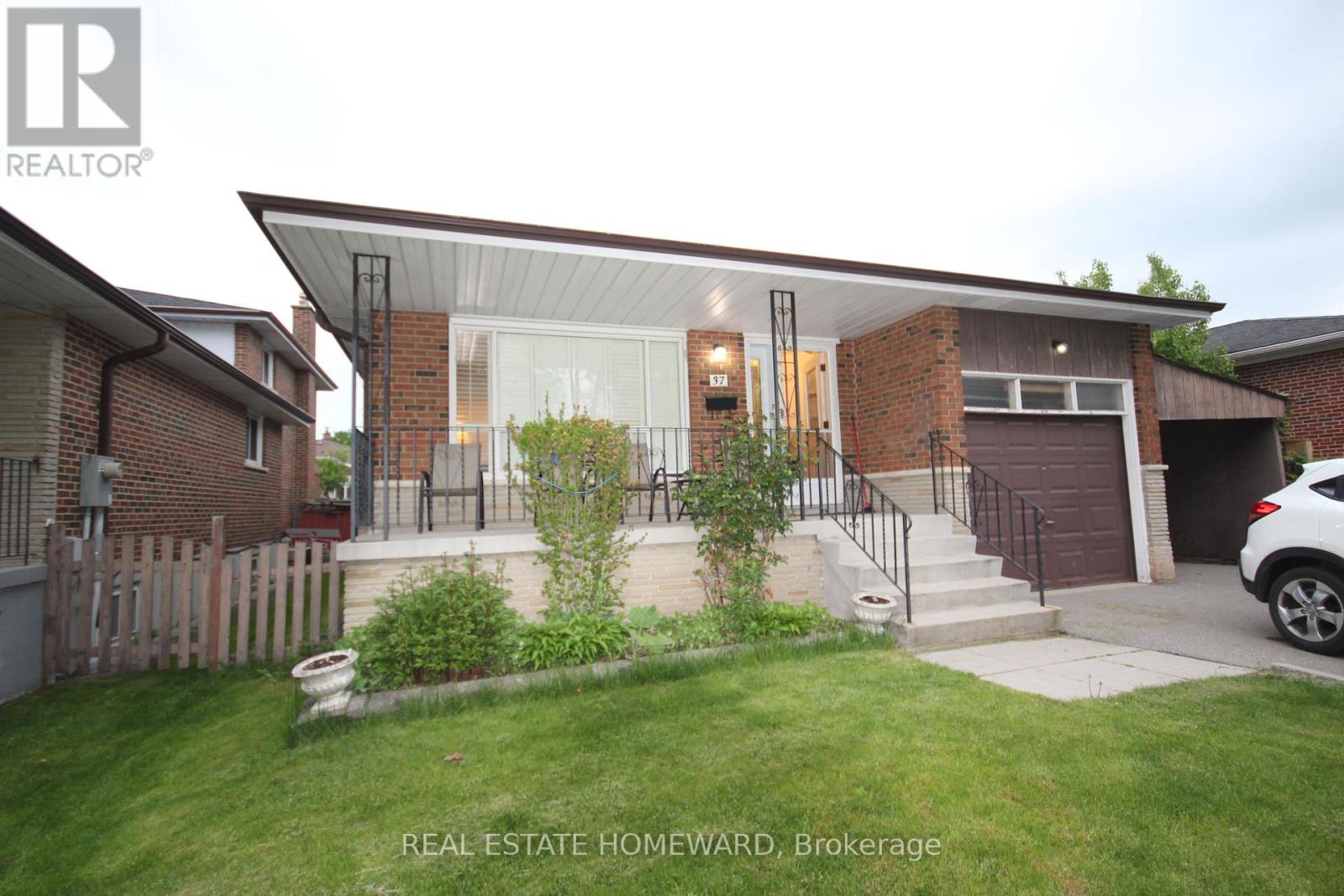 37 Mason Rd, Toronto, ON M1M 3P9